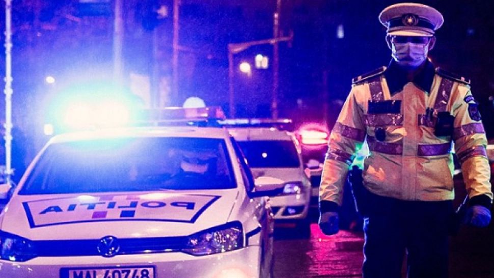  VIDEO | Un interlop a făcut KO un polițist. Agenții prezenți la fața locului NU au avut o reacție rapidă. Ce spune Poliția Română 