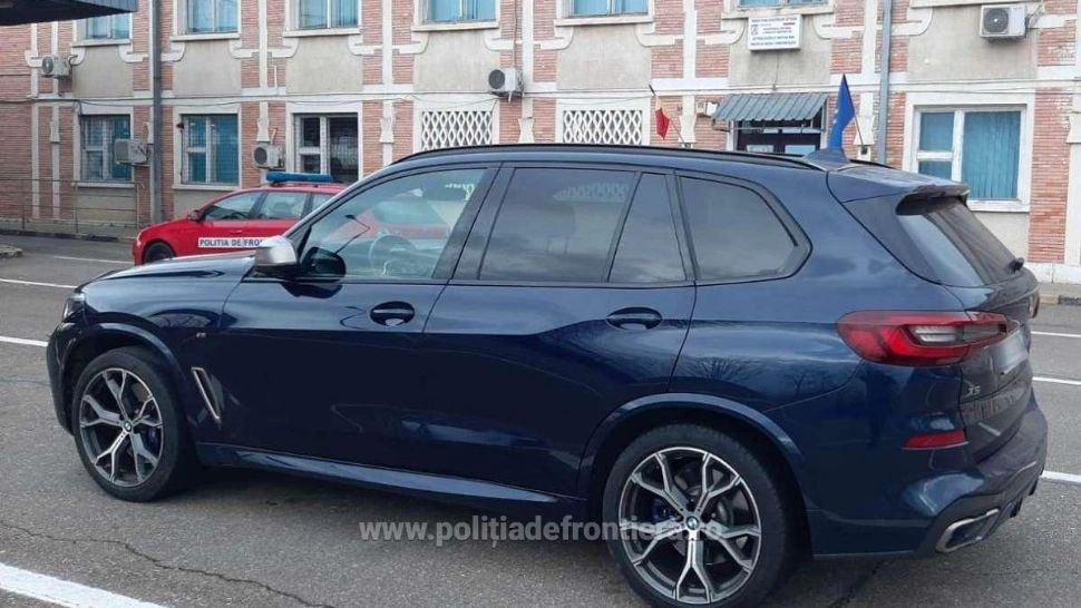 Autoturism de lux, căutat de autorităţile din Italia, descoperit la Albița