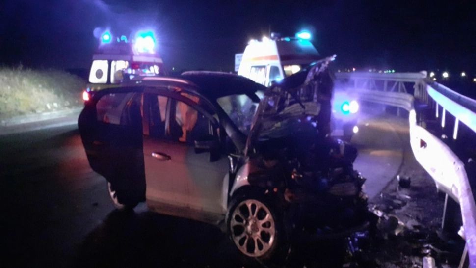 VIDEO Accident TERIBIL pe Autostrada A4, în județul Constanța, urmat de un INCENDIU! 5 tineri au ajuns la spital    