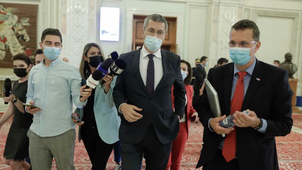 Dan Barna, după votul pe moțiunea simplă pe Energie: Majoritatea își apără un ministru neperformant, care a fugit în mod laș din Parlament