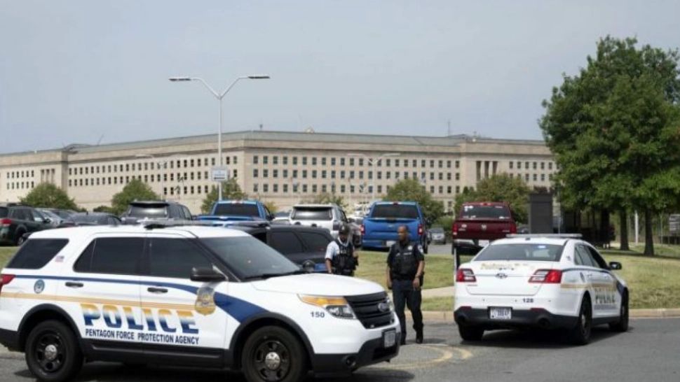 ALERTĂ de securitate la Pentagon! Cine a vrut să între în cel mai bine păzit sediu din LUME. Oamenii legii au rămas fără cuvinte când au văzut intrusul 