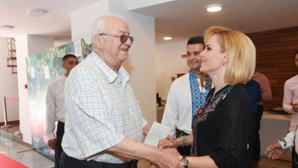 Gabriela Firea intervine în scandalul legat de Alexandru Arșinel: „Îl vedem tulburat, cu lacrimi în ochi, din cauza unei umilințe care te lasă fără cuvinte”