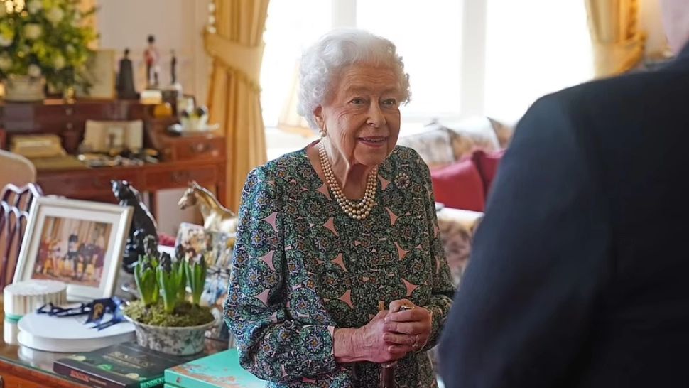 VIDEO | Regina Angliei dezvăluie că „abia se mișcă”, după ce prințul Charles s-a îmbolnăvit de COVID-19