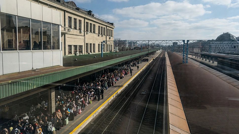 Trenuri speciale de evacuare pentru ucrainenii care vor să plece din țară. Ele vor circula de la Kiev spre vest