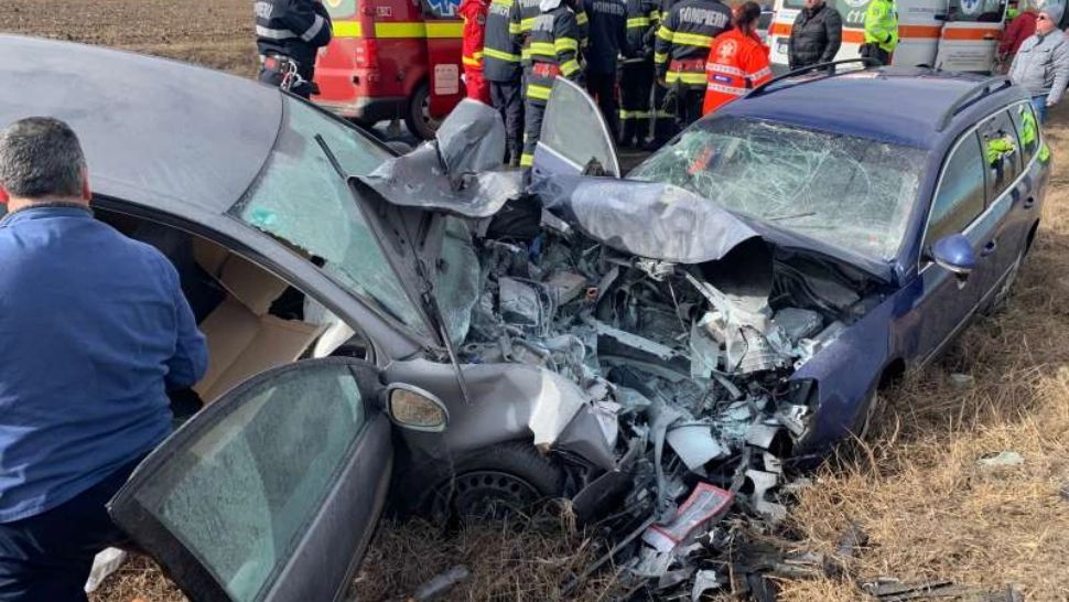FOTO | Accident cumplit în Galaţi: 4 persoane rănite în urma unui impact violent