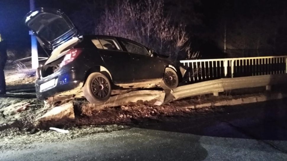 FOTO A scăpat nevătămat dintr-un accident groaznic, dar și-a rupt mâna după
