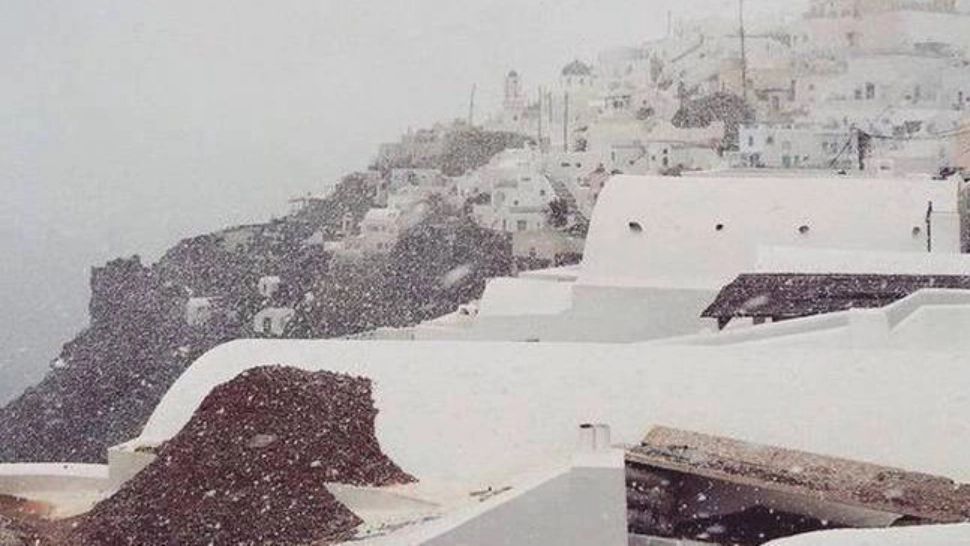 VIDEO | Grindina a distrus frumoasa insulă Santorini din Grecia! Oamenii sunt disperați 