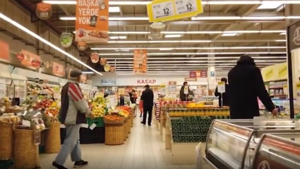 Criză totală în Turcia. Sisteme antifurt la pâine și brânză – Situație critică