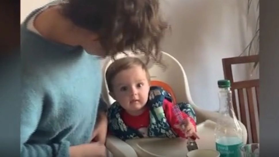 Gest impresionant. Copil ucrainean sărbătorit de români