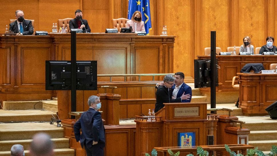 Virgil Popescu depune plângere PENALĂ după ce a fost agresat de George Simion: „Cred că liderul AUR trebuie să fie sancționat pentru ceea ce a făcut”
