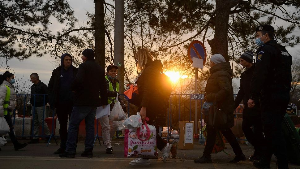 Haos în vămi: Ucrainenii care au fugit din calea războiului s-au îmbulzit la granița cu România - Recomandările MAE