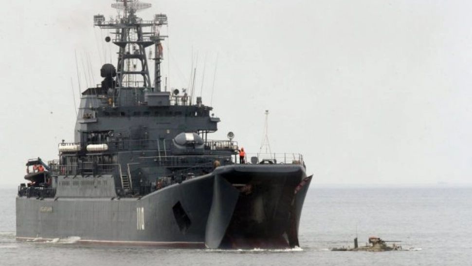 MApN: O navă militară a Rusiei aflată lângă Zona Economică a României deviază sau oprește toate navele comerciale care merg spre Ucraina 