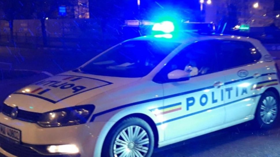 Un bărbat din Argeș, cu ordin de restricție, a stropit cu combustibil uşa apartamentului soţiei sale, ameninţând că îi dă foc