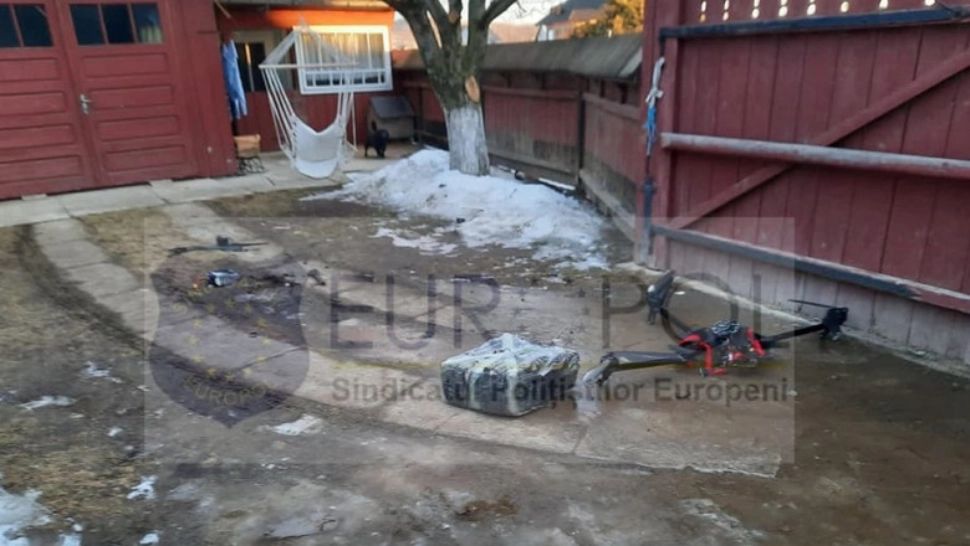 ”Coletul” care a speriat o femeie din Suceava. O dronă și un troler plin cu țigări de contrabandă i-au aterizat în curte