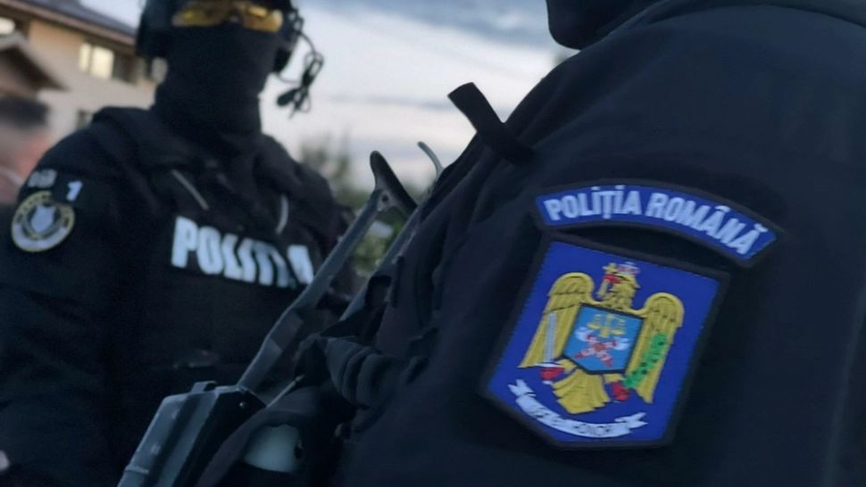 FOTO | Percheziții în județul Călărași. Hoți săltați de mascați