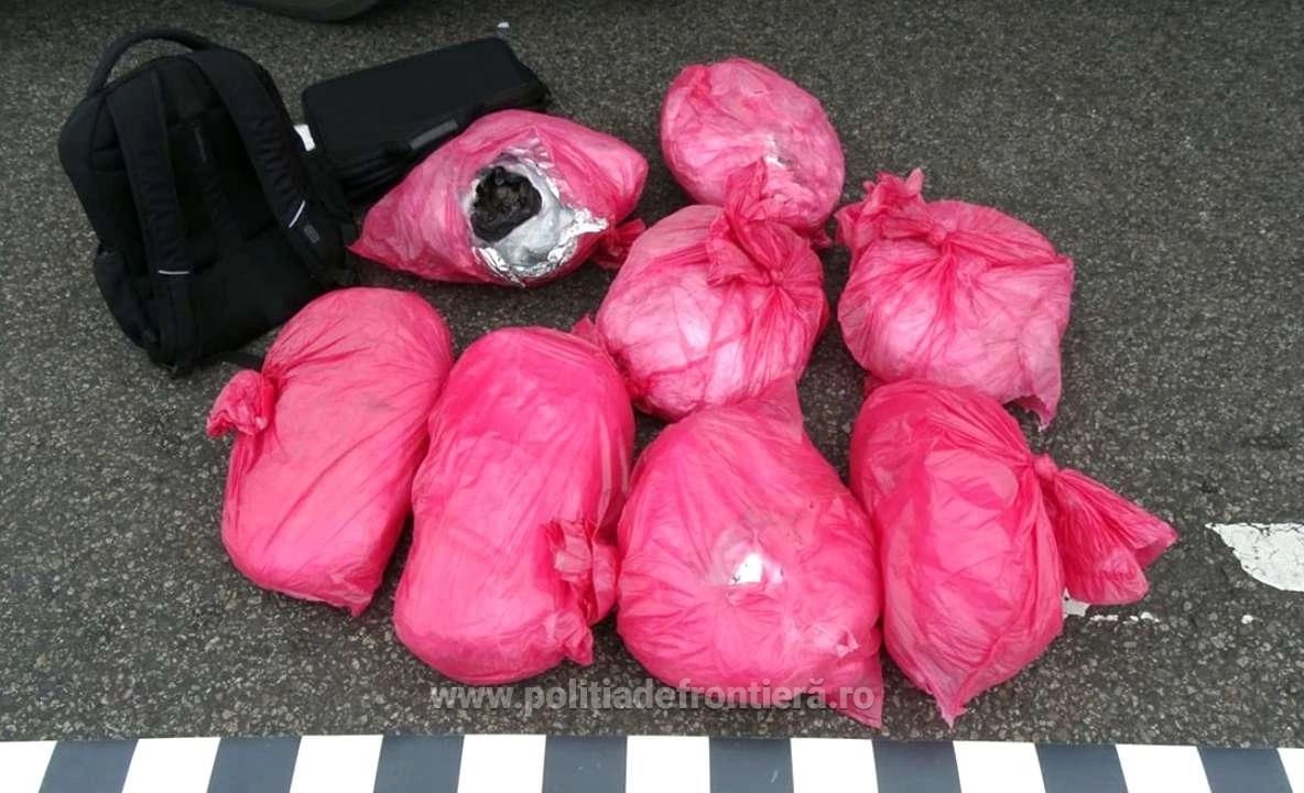 Droguri găsite în Pădurea Băneasa, lângă Academia de Poliție. Pachetele erau îngropate