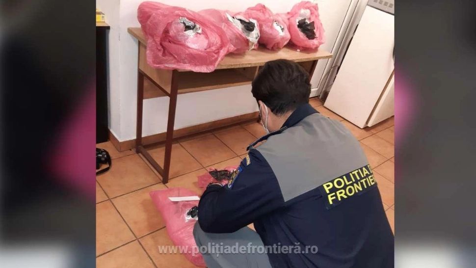 FOTO + VIDEO | Captură de 1,5 milioane de euro la Calafat. Peste 80 de kilograme de droguri, descoperite în TIR-ul unui turc