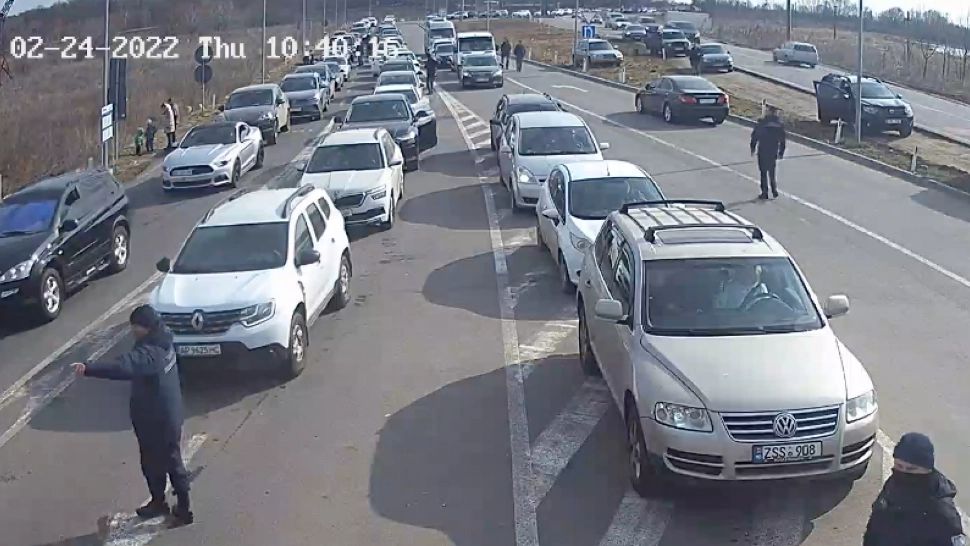 Efectele războiului. Aproximativ 100.000 de ucraineni şi-au părăsit căminele