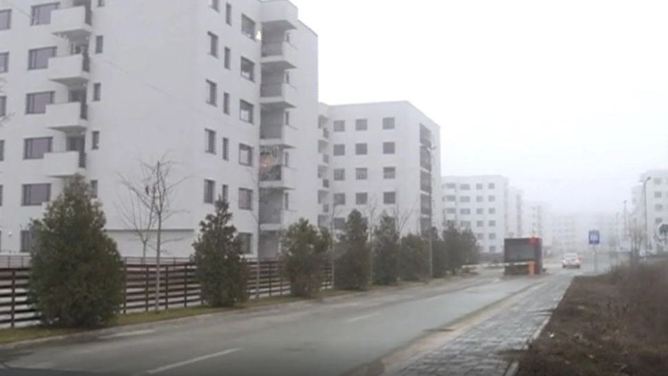 Situație bizară la Brașov. Un bărbat și-a cumpărat o stradă, iar Primăria nu o poate asfalta. Reacția autorităților