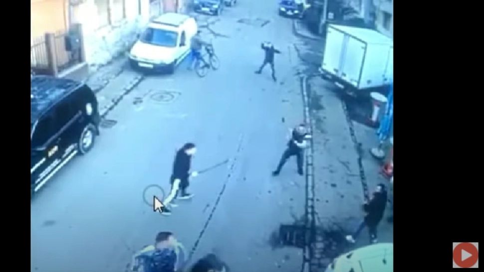 Bătaie cu bâte și topoare în plină stradă, în Lugoj: 6 persoane, reținute. Imagini ȘOCANTE