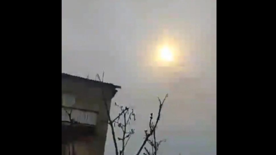 VIDEO Rachete rusești, surprinse cum zboară deasupra Ucrainei, deasupra acoperișurilor oamenilor - Imagini DRAMATICE