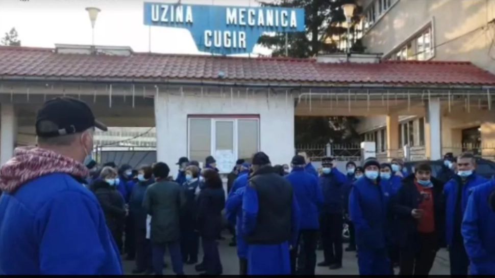 PROTEST uriaș la UM Cugir: angajații NU renunță la revendicări și cer "o SOLUȚIE clară"