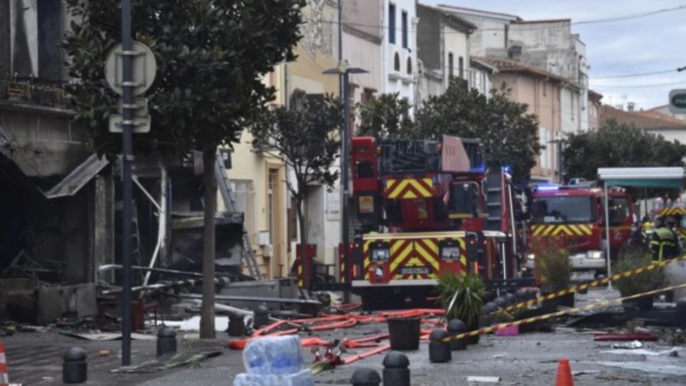 VIDEO EXPLOZIE urmată de un INCENDIU pe o arteră principală din Franța: cel puțin 7 morți. O persoană, în stare critică după ce s-a aruncat de la etajul unei clădiri