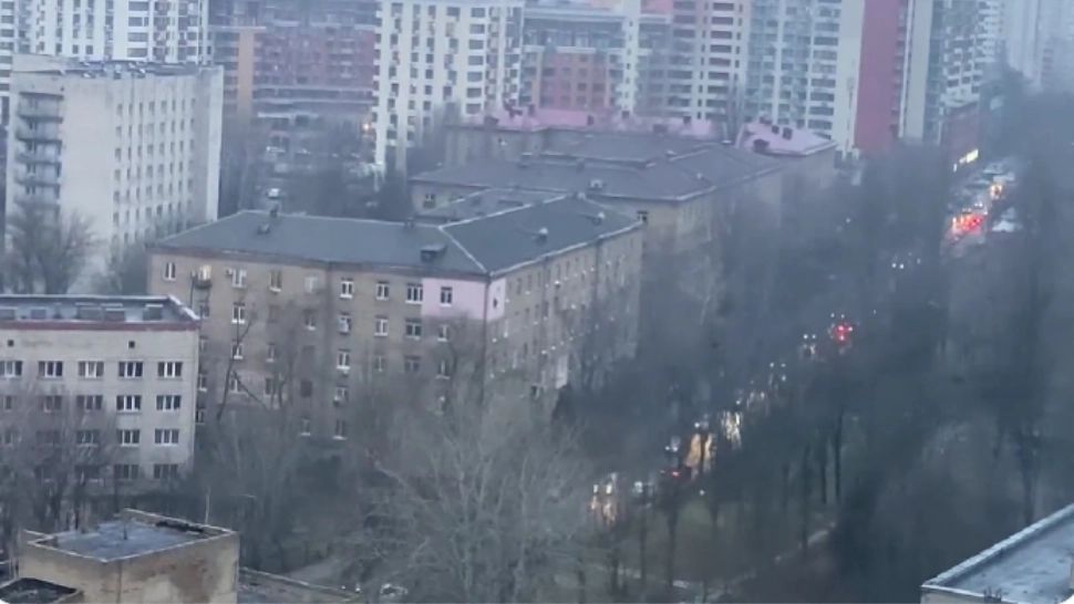 VIDEO Imaginile INFERNULUI: sirenele răsună în Kiev, oamenii fug disperați din calea războiului 