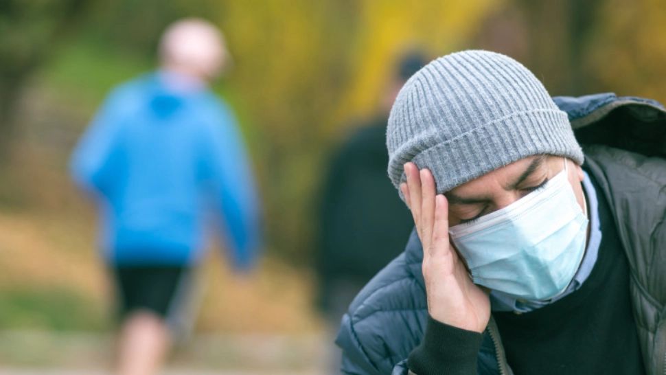 EXPLOZIE de infectări în România! Care sunt simptomele Omicron cele mai întâlnite! Diferenţele faţă de varianta Delta