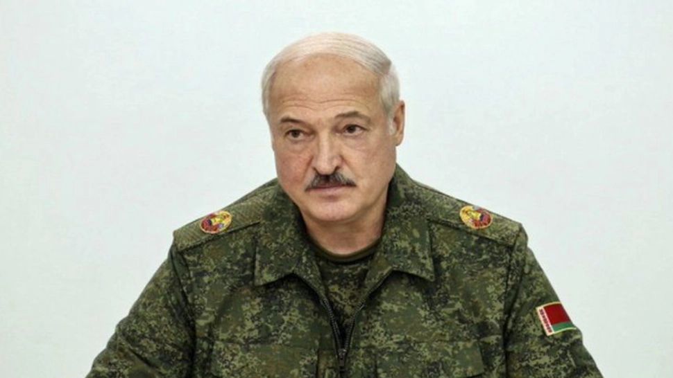 În plin război cu vecinii ucraineni, Lukaşenko cere armament si sisteme de rachete Iskander