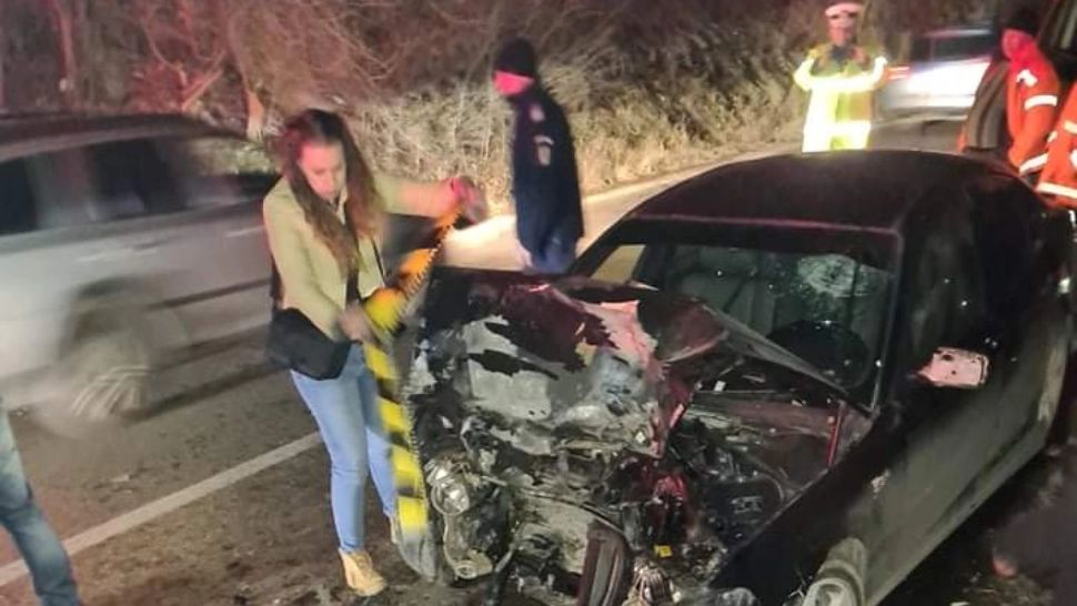 VIDEO Accident cumplit în Buzău, un șofer inconștient a intrat pe contrasens, într-un alt autoturism