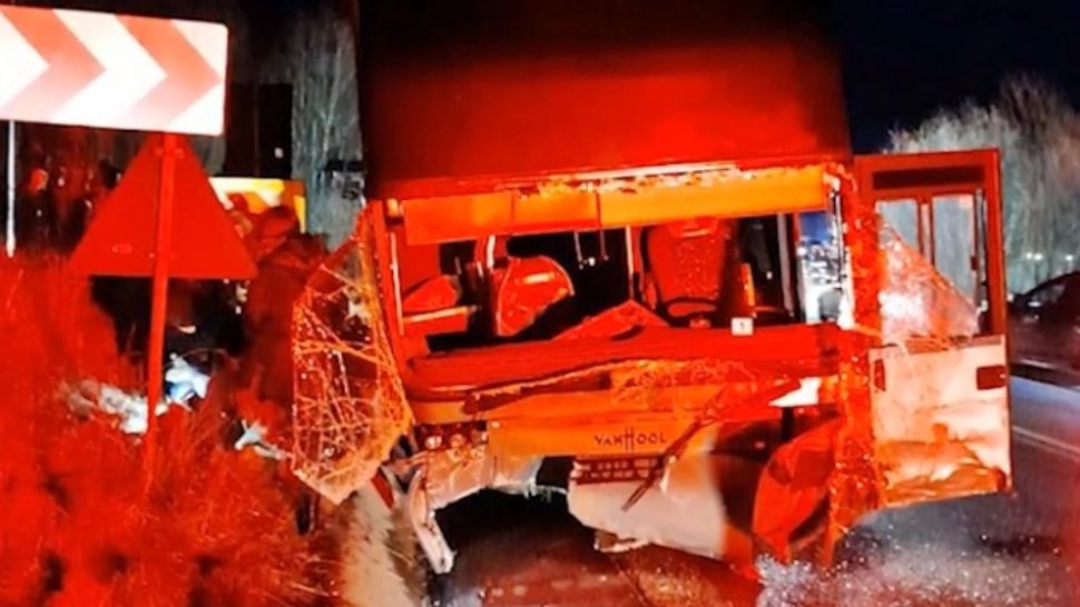 Autocar cu 60 de pasageri, implicat într-un grav accident, în Suceava: un mort - FOTO