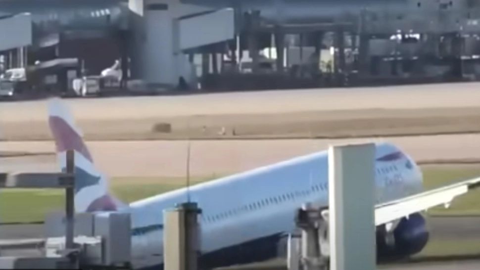 VIDEO Scenă dramatică deasupra celui mai mare aeroport al Londrei, avion la un pas de dezastru