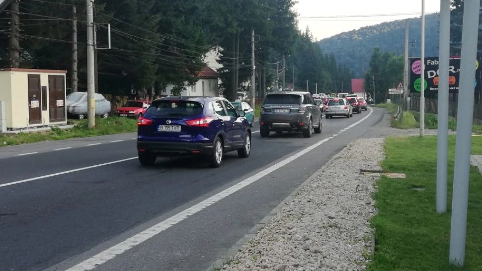 Trafic îngreunat la Azuga, în urma unui accident pe DN1