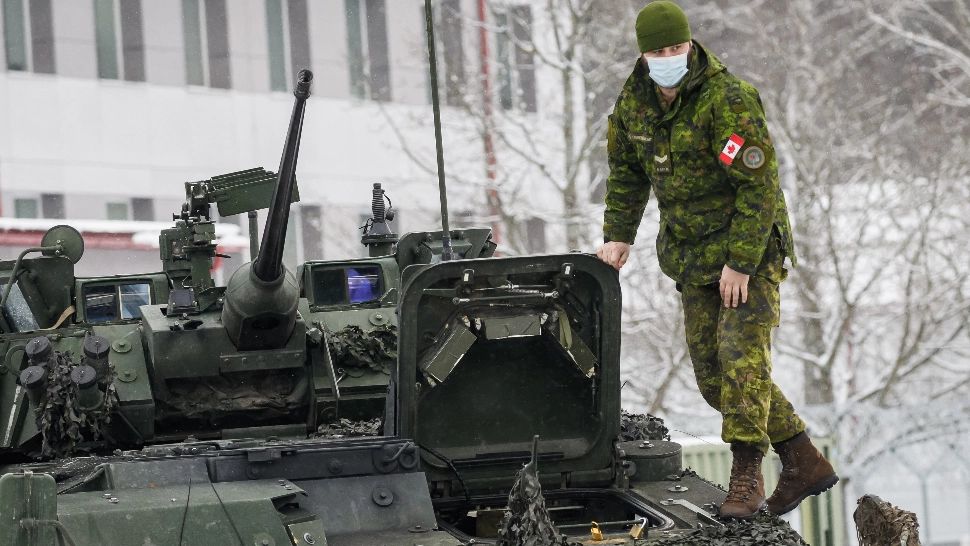 În plin conflict între Moscova și Kiev, o țară membră NATO își retrage trupele din Ucraina