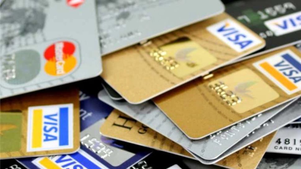 Românii, vizați de o nouă ÎNȘELĂTORIE. Cum te poți trezi cu un credit împovărător, fără să-l fi solicitat 