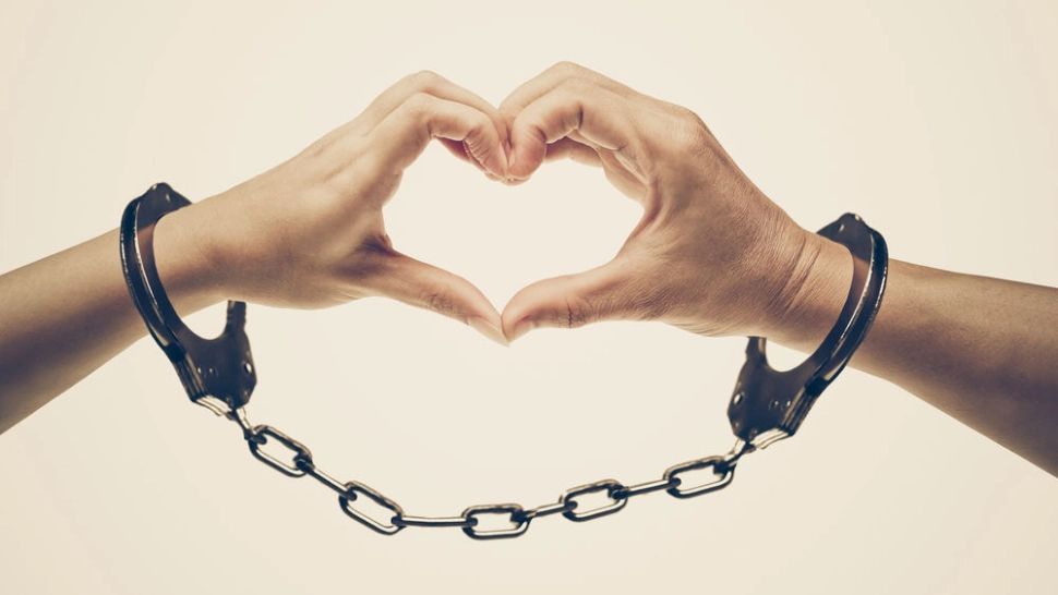 Fost premier, căsătorie ilegală cu cea de-a treia soție. Ambii au fost condamnați la câte șapte ani de închisoare