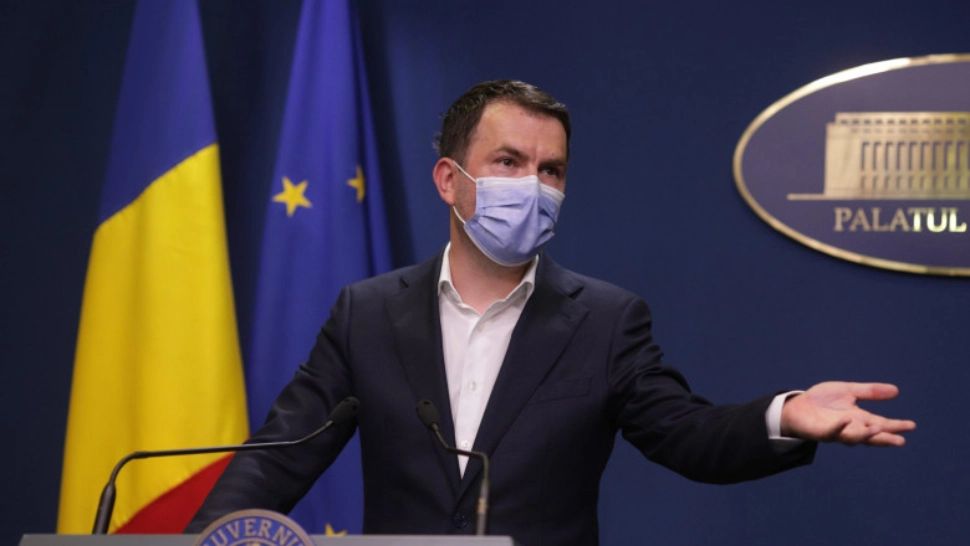 USR îi cere demisia lui Eduard Hellvig pentru „odioasele legi ale securismului naţional”