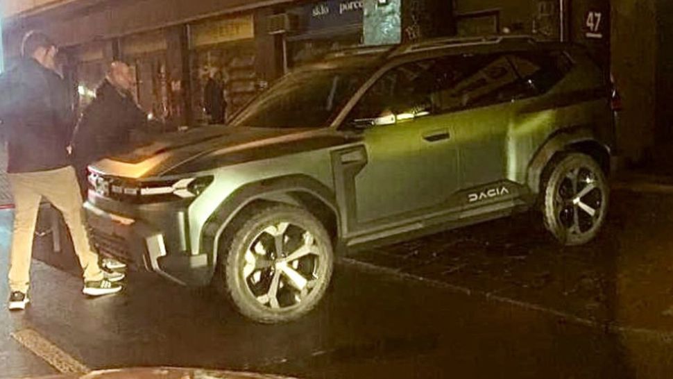 VIDEO  | Dacia Bigster şi-a făcut apariţia pe străzi. Cine a avut şansa să vadă conceptul mult aşteptat