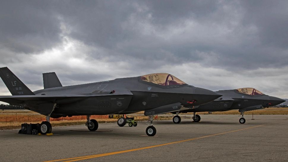 Președintele anunță avioane de ultimă generație, ministrul Apărării spune că sunt bune și actualele F-16