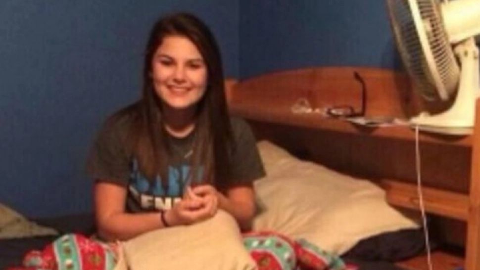 Un bărbat care pleca lunar în delegații a divorţat de soţia lui după ce a văzut această POZĂ cu ea