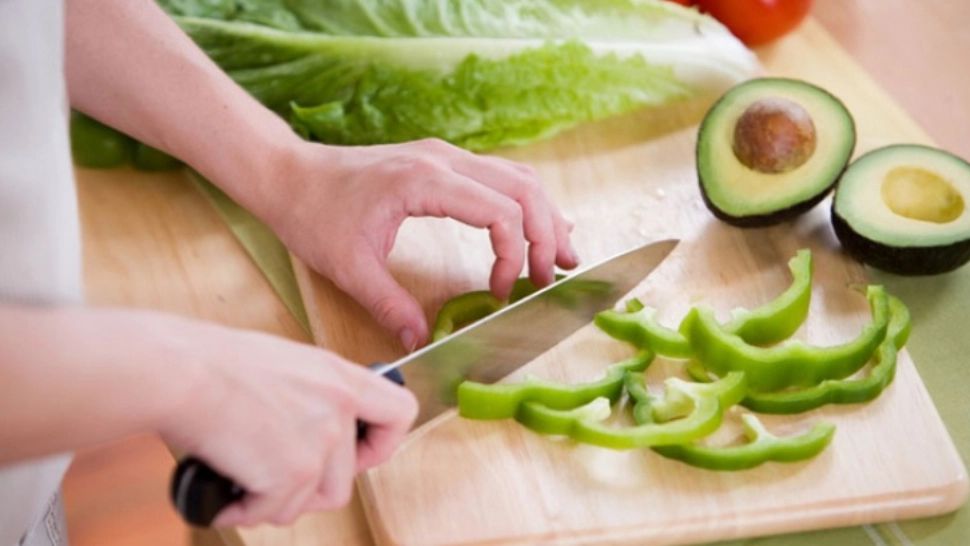 Această metodă de gătit TE ORĂVEŞTE. Renunţă imediat să mai faci ASTA