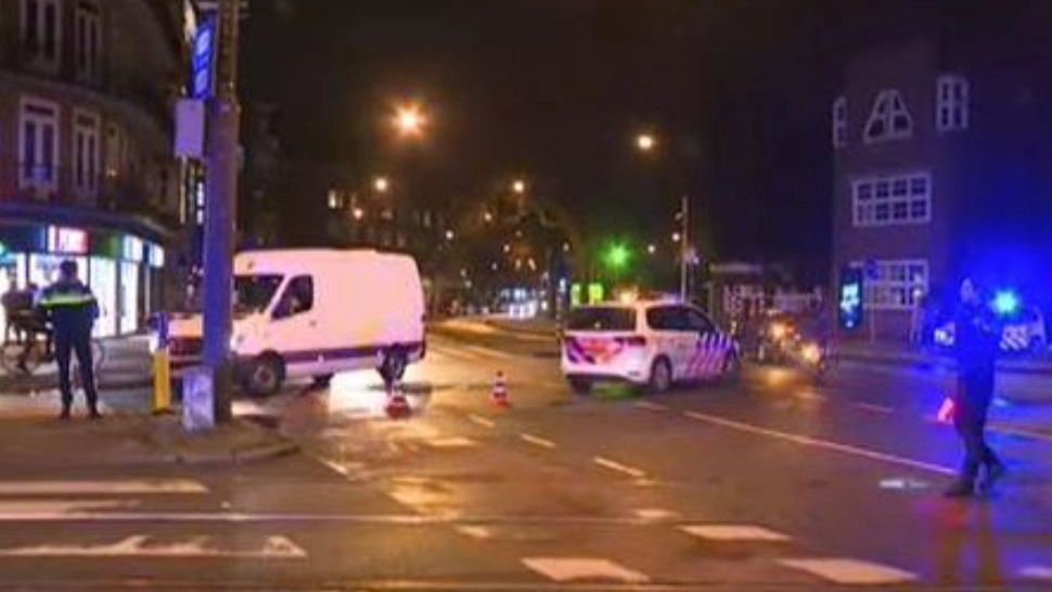 VIDEO | Luare de ostatici la Amsterdam! Mai multe persoane au fost sechestrate într-un magazin Apple 