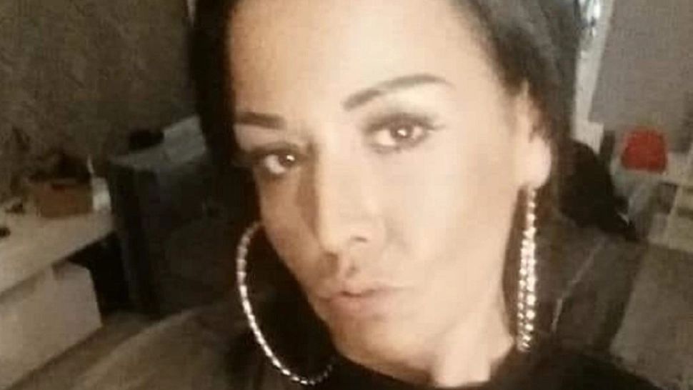 FOTO |  O femeie din UK, ucisă de 3 bărbați, tocmai ieșise din închisoare! De ce a stat aceasta în spatele gratiilor 