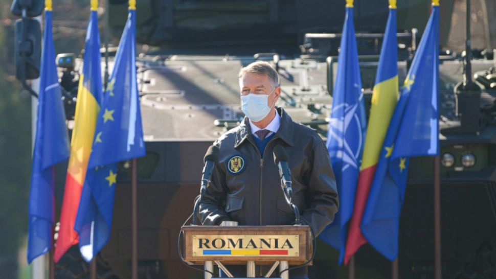 Klaus Iohannis, la Paris, la un dineu oficial cu președintele Macron