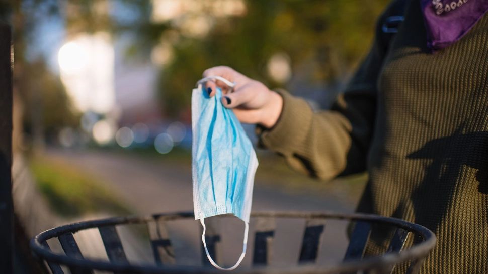 Statele din SUA încep sa renunțe la obligativitatea purtării măștilor 