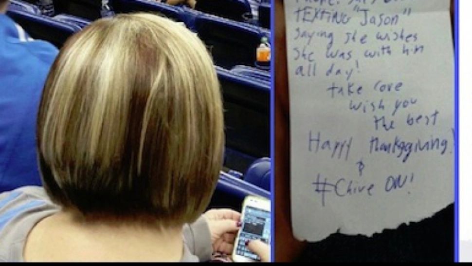 Și-a dat seama că femeia care stătea lângă el la meci își înșela iubitul. Incredibil! Ce a făcut? 