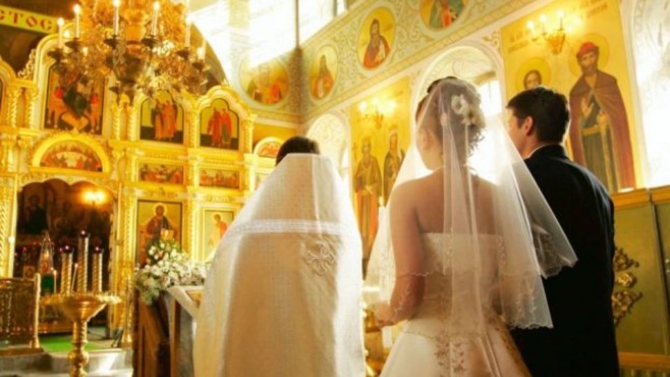 De ce unora li se face rău în timpul slujbelor religioase. Explicația șocantă a Bisericii - Ce înseamnă când mireasa leșină în Biserică - Cutremurător