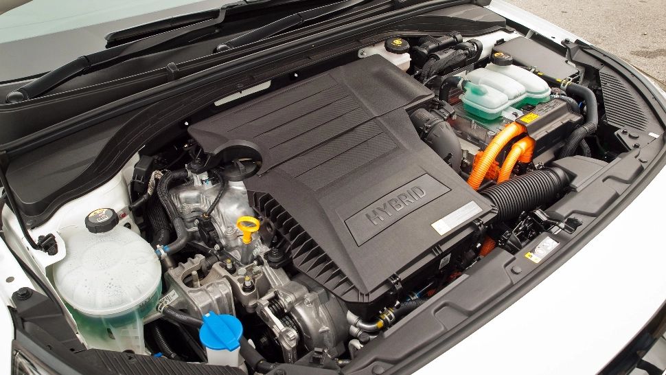 Când va putea fi comandat în România primul model hibrid de la Dacia