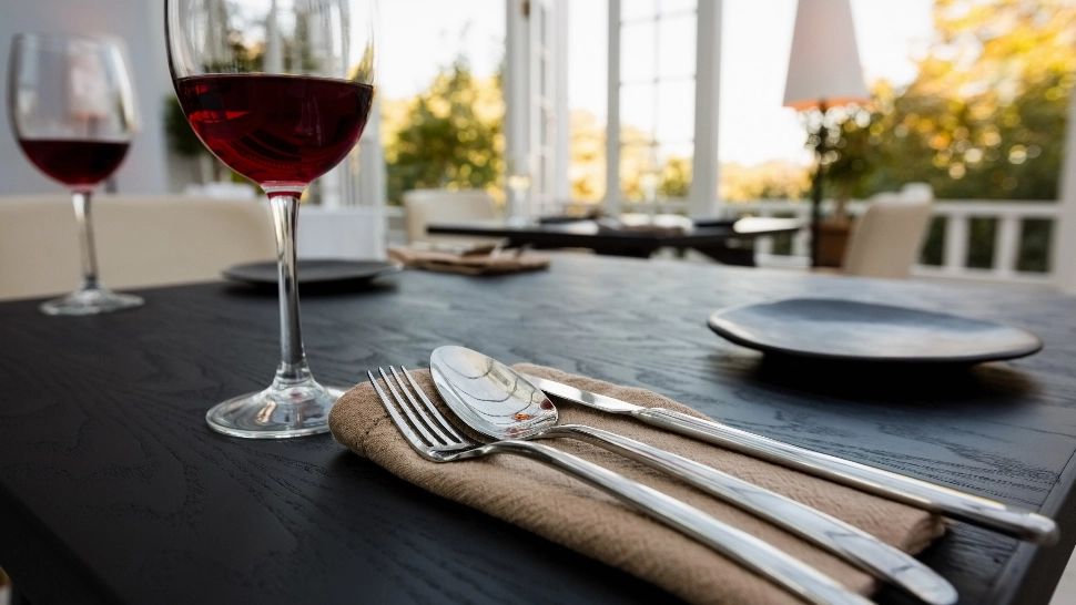 Scandal de PROPORȚII într-un restaurant din Iași: ospătari, SNOPIȚI ÎN BĂTAIE de un interlop